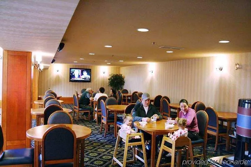 Hampton Inn & Suites By Hilton Calgary University Nw 3*,  Canada