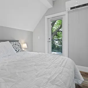Entire 1 Bedroom Across From Google - Br5 Holiday home