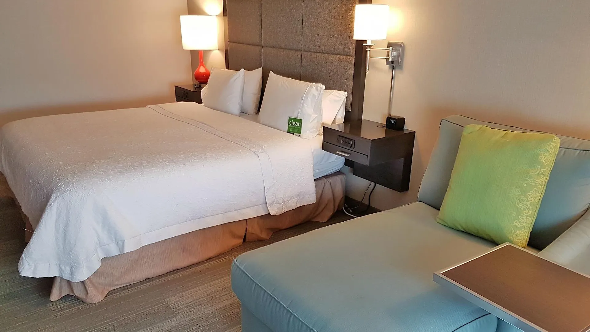 Hampton Inn & Suites By Hilton Calgary University Nw Hotel