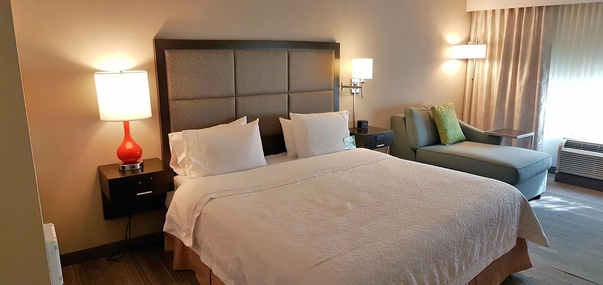 Hampton Inn & Suites By Hilton Calgary University Nw Hotel