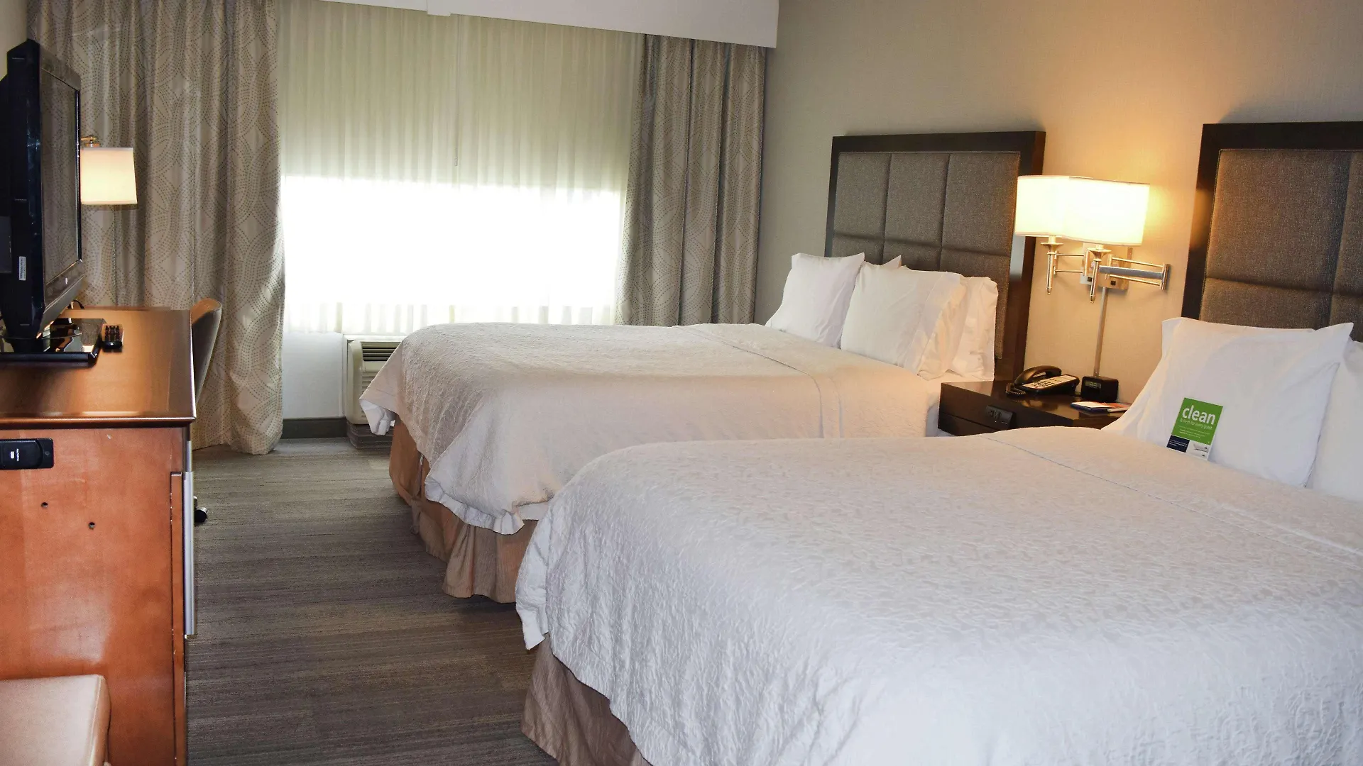 Hampton Inn & Suites By Hilton Calgary University Nw