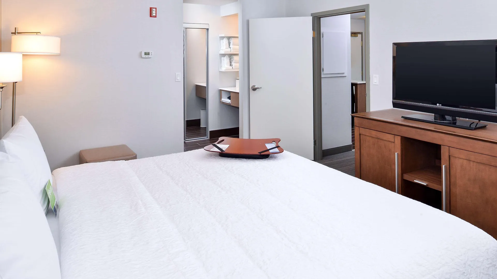 Hampton Inn & Suites By Hilton Calgary University Nw Hotel