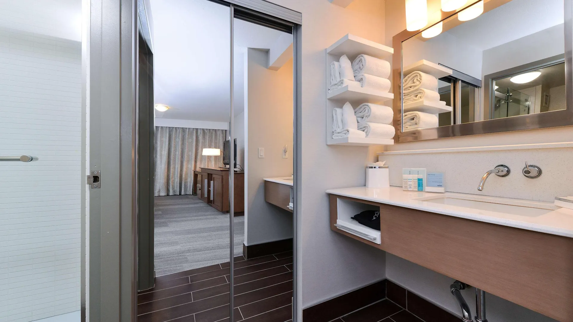 Hampton Inn & Suites By Hilton Calgary University Nw Отель
