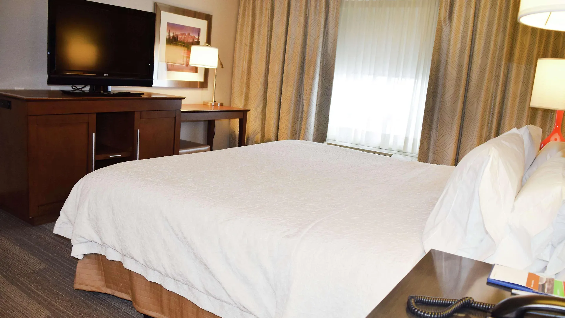 Hampton Inn & Suites By Hilton Calgary University Nw 3*,  Canada