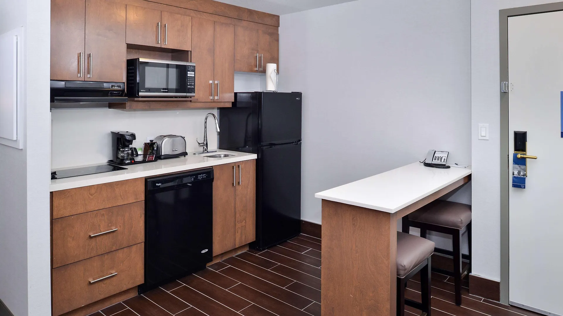 *** Отель Hampton Inn & Suites By Hilton Calgary University Nw Канада