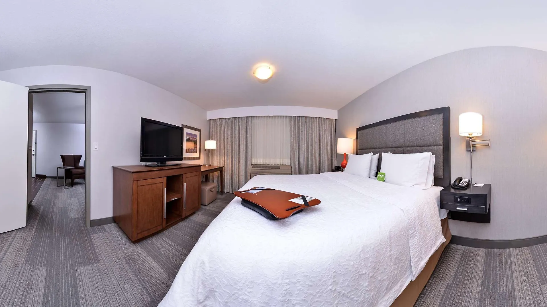Hampton Inn & Suites By Hilton Calgary University Nw 3*,  Канада