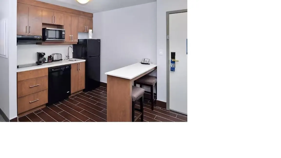 *** Отель Hampton Inn & Suites By Hilton Calgary University Nw Канада