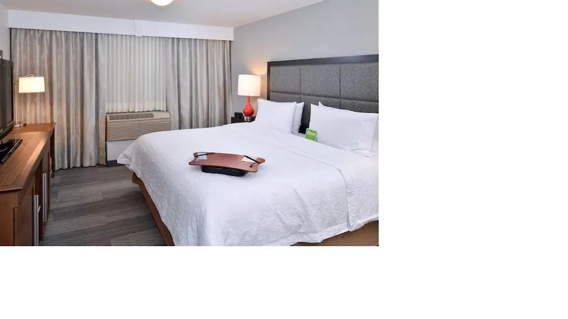 Hampton Inn & Suites By Hilton Calgary University Nw