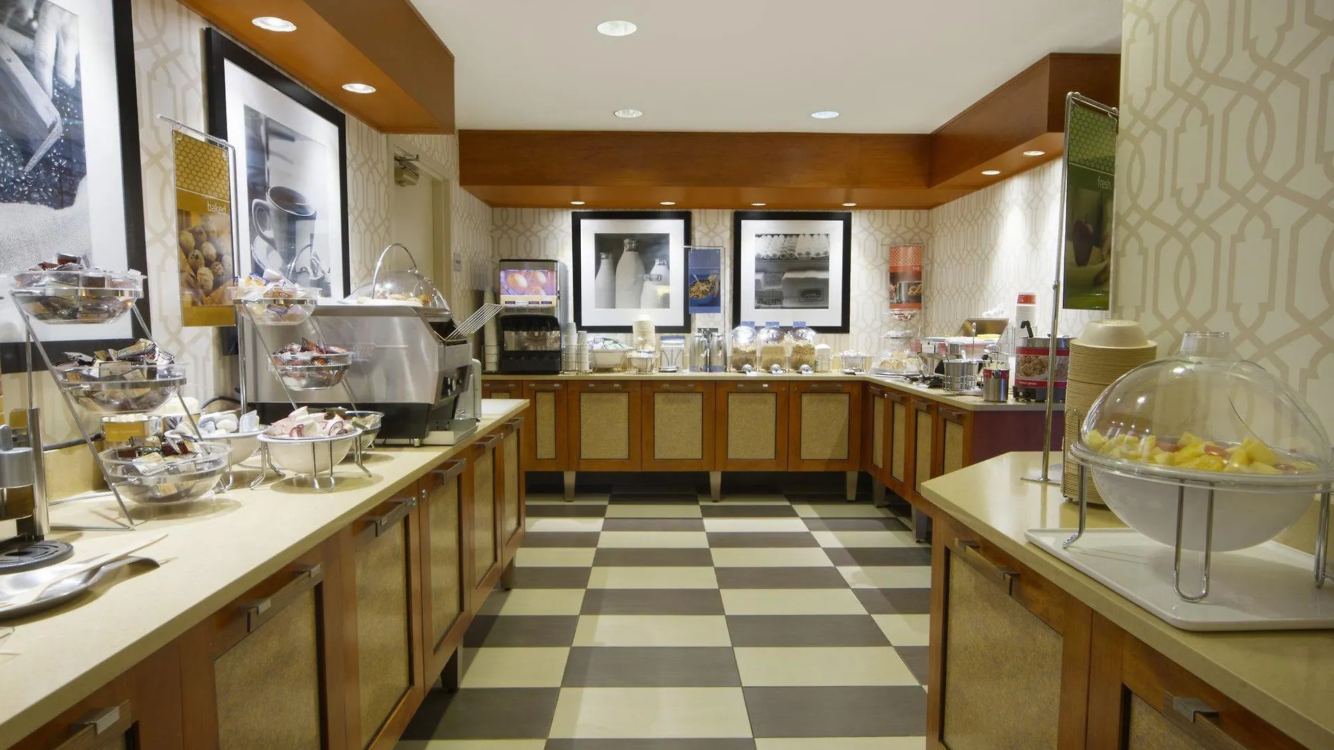 Hampton Inn & Suites By Hilton Calgary University Nw 3*,